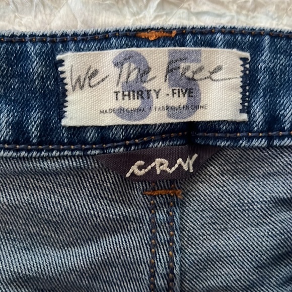 We the free CRVY jeans shorts size 35 - Picture 3 of 3
